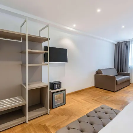 Mercure Centro Termini מלון 4*