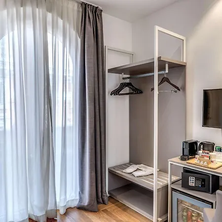 מלון Mercure Centro Termini 4*