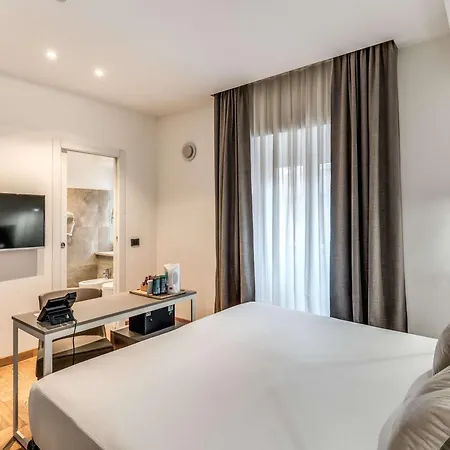 מלון Mercure Centro Termini 4*